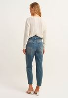 Bayan Mavi Kuşaklı Mom-Fit Denim Pantolon