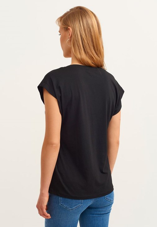V-Neck Tişört ve Push-Up Skinny Pantolon Kombini