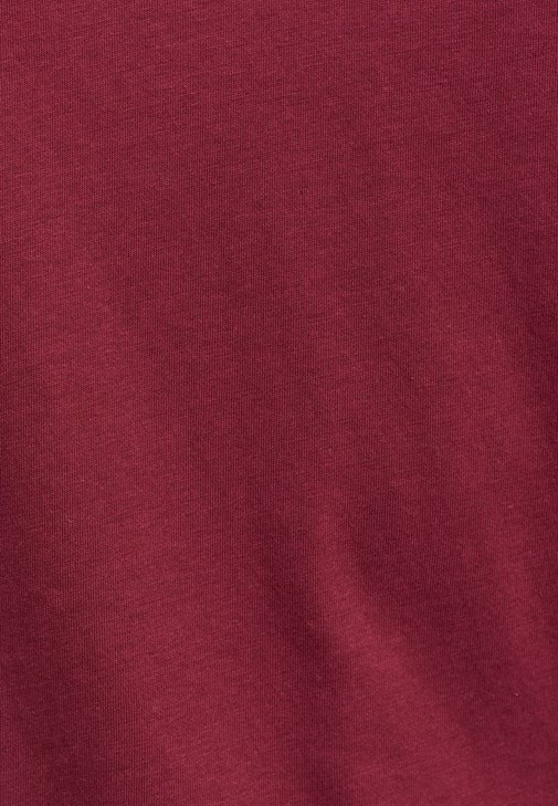 Biye Detaylı V-Neck Tişört ve Slim-Fit Denim Pantolon Kombini