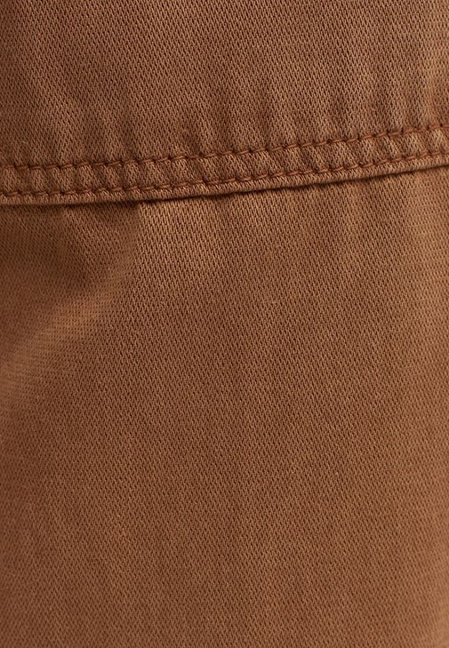  Yumuşak Dokulu Jogger Pantolon ve Crop Top Kombini  