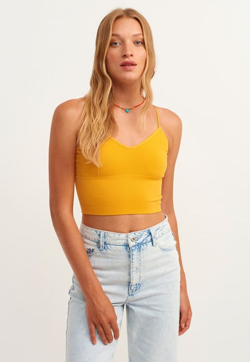  Crop Top ve Yüksek Bel Straight Pantolon Kombini