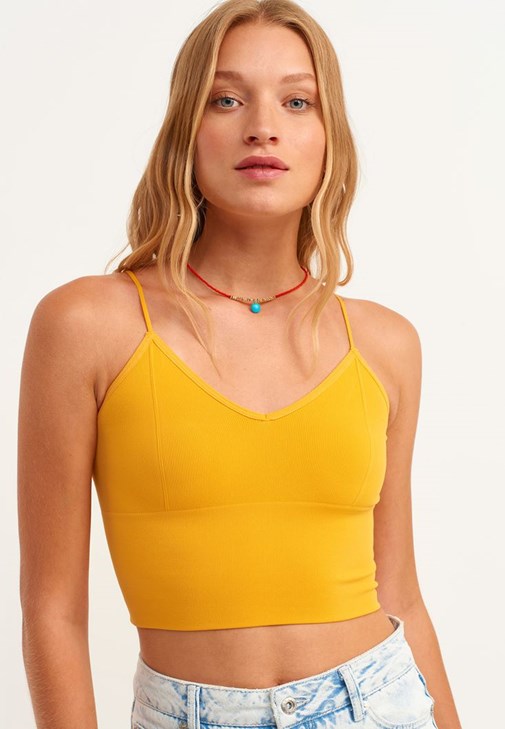  Crop Top ve Yüksek Bel Straight Pantolon Kombini