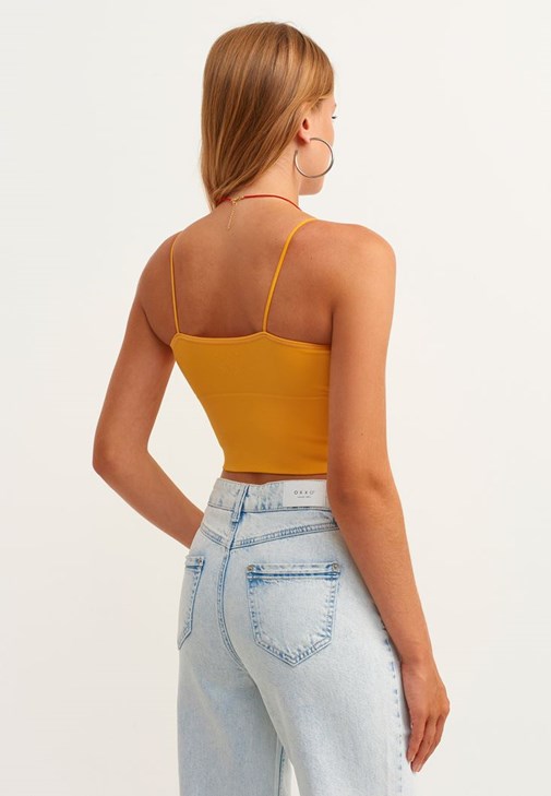  Crop Top ve Yüksek Bel Straight Pantolon Kombini