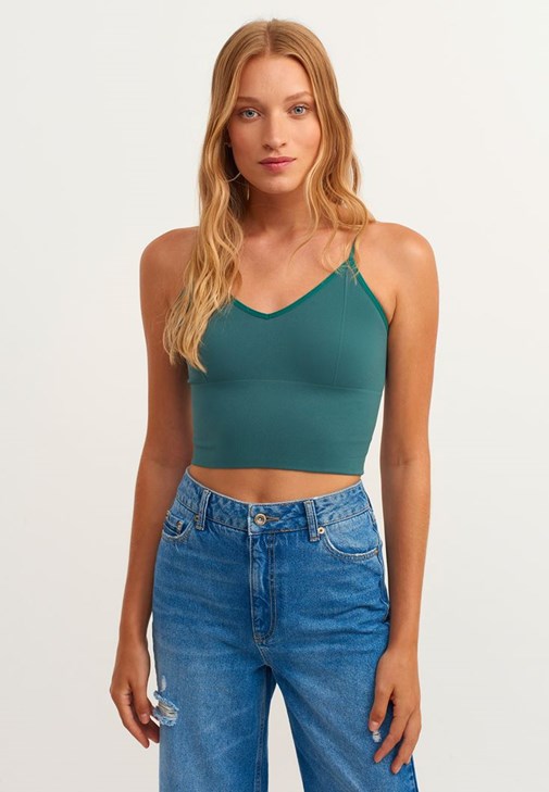 Crop Top ve Slim-Fit Pantolon Kombini