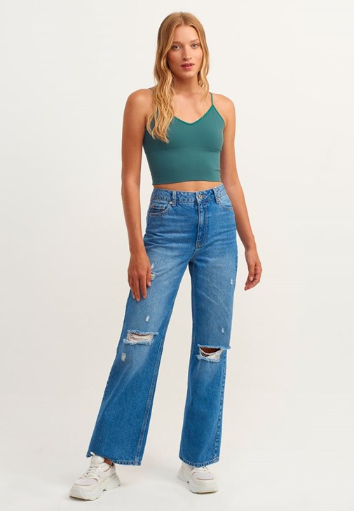 Crop Top ve Slim-Fit Pantolon Kombini
