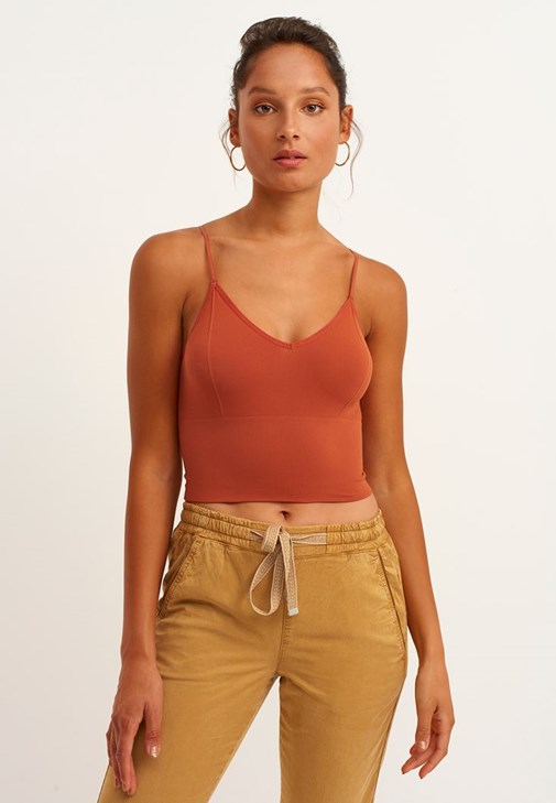 Dikişsiz Crop Top ve Carrot-Fit Pantolon Kombini