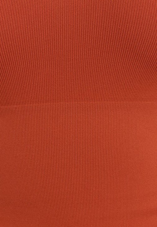 Dikişsiz Crop Top ve Carrot-Fit Pantolon Kombini