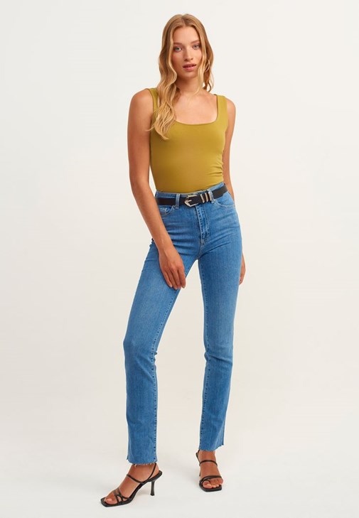 Atlet ve Slim-Fit Denim Pantolon Kombini