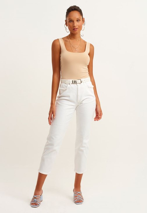Kare Yaka Atlet ve Mom-Fit Pantolon Kombini 