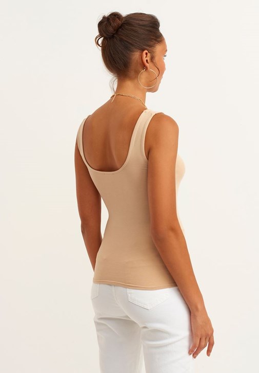 Kare Yaka Atlet ve Mom-Fit Pantolon Kombini 