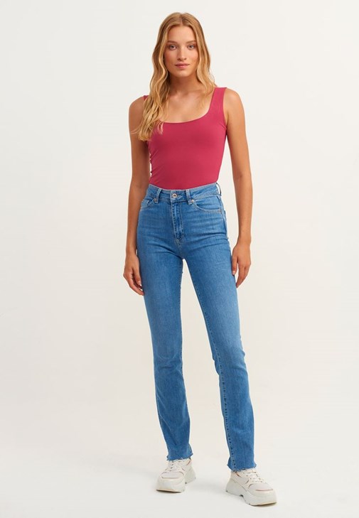 Atlet ve Slim-Fit Pantolon Kombini