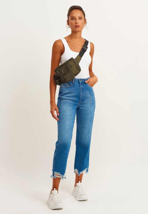 Atlet ve Denim Pantolon Kombini