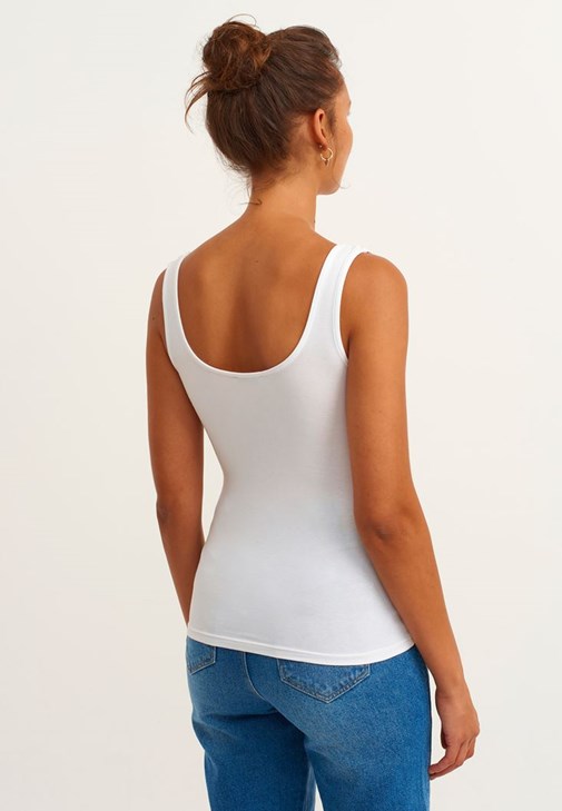 Atlet ve Denim Pantolon Kombini