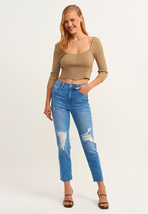 Örgü Detaylı Crop Triko ve Straight-Fit Denim Pantolon Kombini