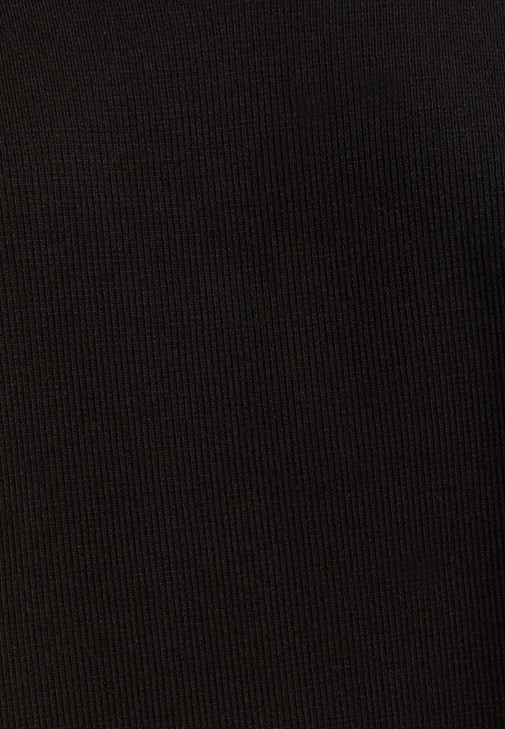V Yaka Crop Kazak ve Slim-Fit Denim Pantolon Kombini