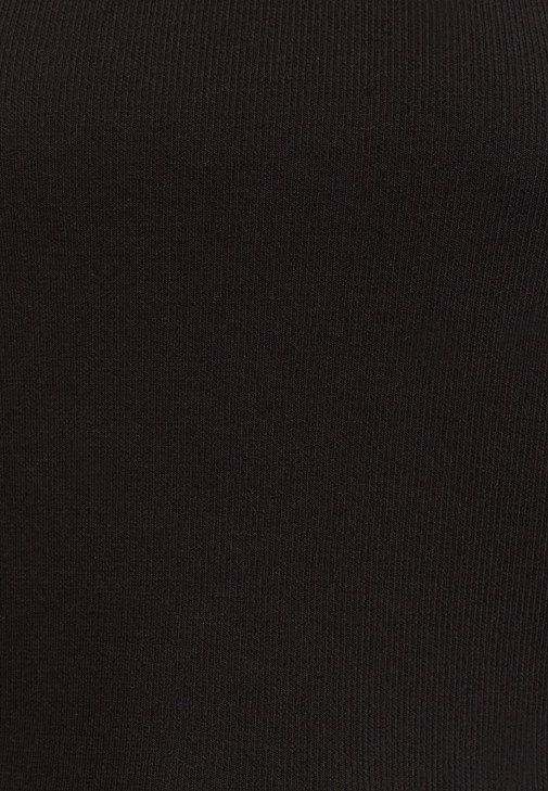 Dantel Askılı Kazak ve Yüksek Bel Denim Pantolon Kombini