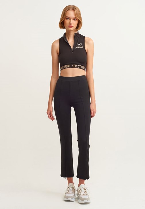 Sloganlı Crop Top ve Jogger Pantolon Kombini
