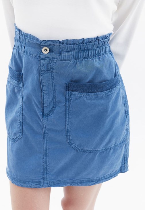 Cepli Mini Ete ve Zero-Neck Tişört Kombini