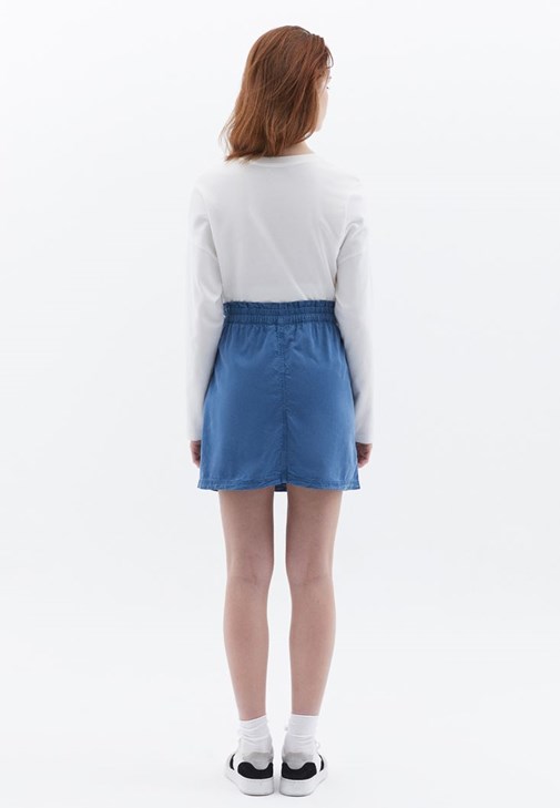 Cepli Mini Ete ve Zero-Neck Tişört Kombini