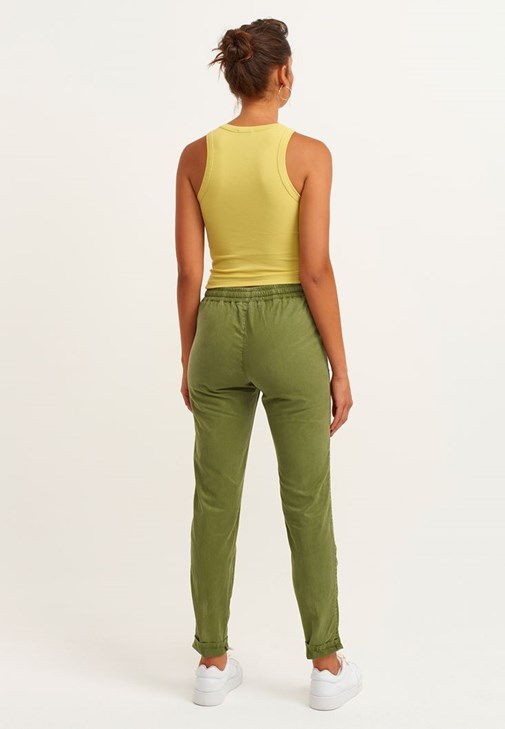 İnce Askılı Seamless Crop ve Pantolon Kombini