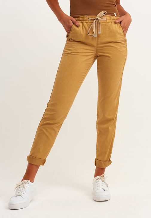 Seamless Crop Top ve Bağcıklı Pantolon Kombini