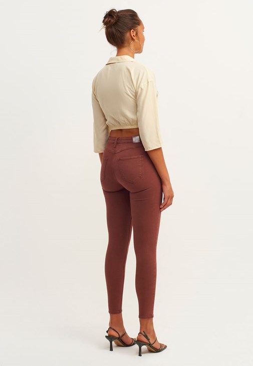 Toparlayıcı Etkili Skinny Pantolon ve Cepli Crop Bluz Kombini