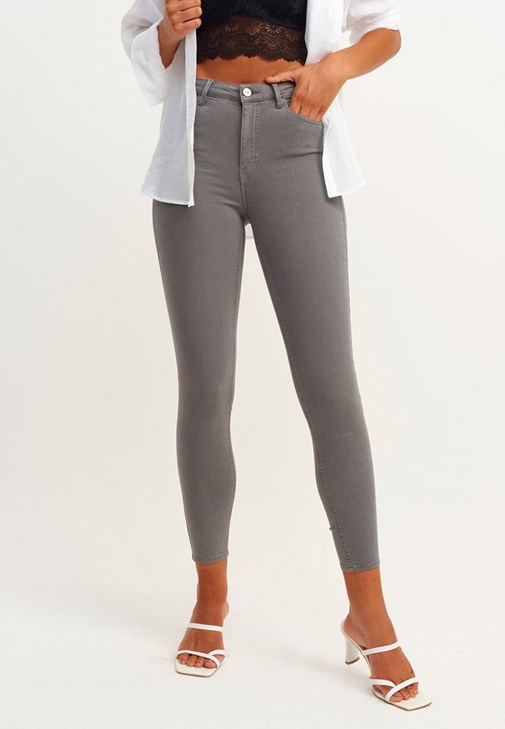 Toparlayıcı Etkili Skinny Pantolon ve Oversize Cepli Gömlek Kombini