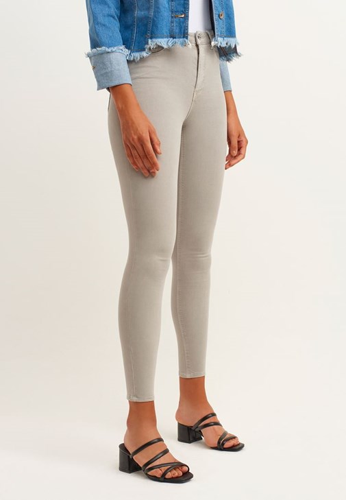 Romantik Gipeli Bluz ve Skinny Pantolon Kombini
