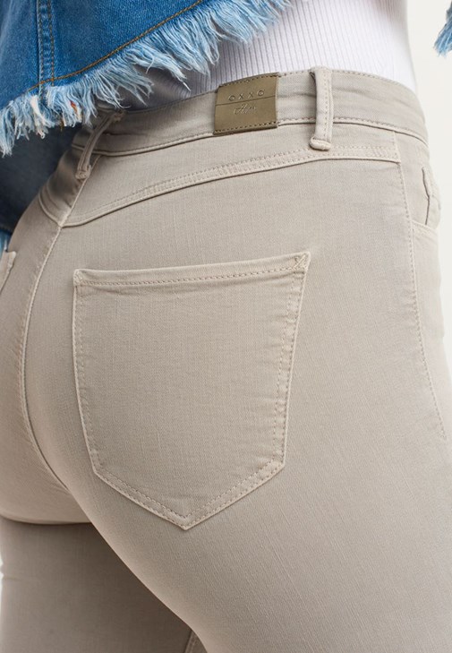 Romantik Gipeli Bluz ve Skinny Pantolon Kombini