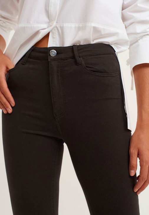 Pamuklu Esnek Dokulu Tişört ve Skinny Pantolon Kombini