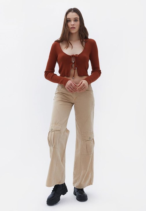 Crop Triko Hırka ve Jogger Pantolon Kombini