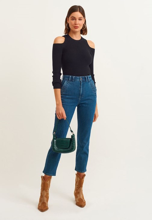 Kesik Kollu Triko ve Mom-Fit Pantolon Kombini