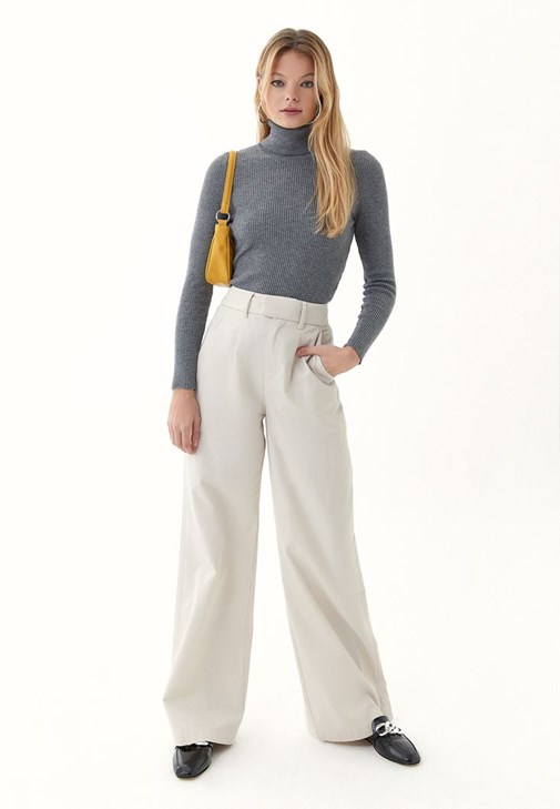 Balıkçı Yaka Kazak ve Wide-Leg Pantolon Kombini
