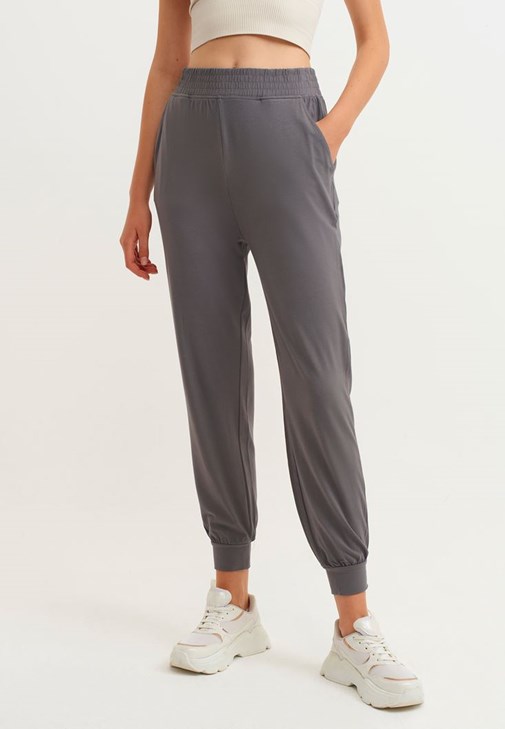 Jogger Pantolon ve Dikişsiz Crop Top Kombini