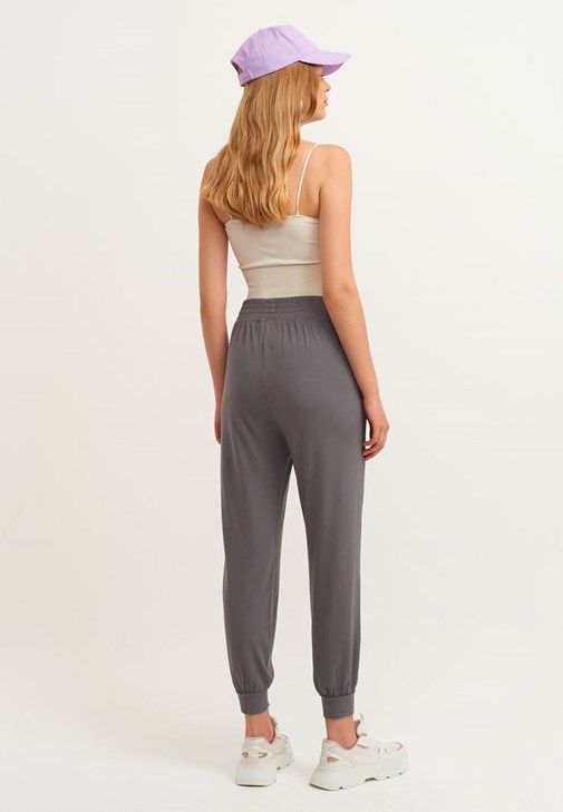 Jogger Pantolon ve Dikişsiz Crop Top Kombini