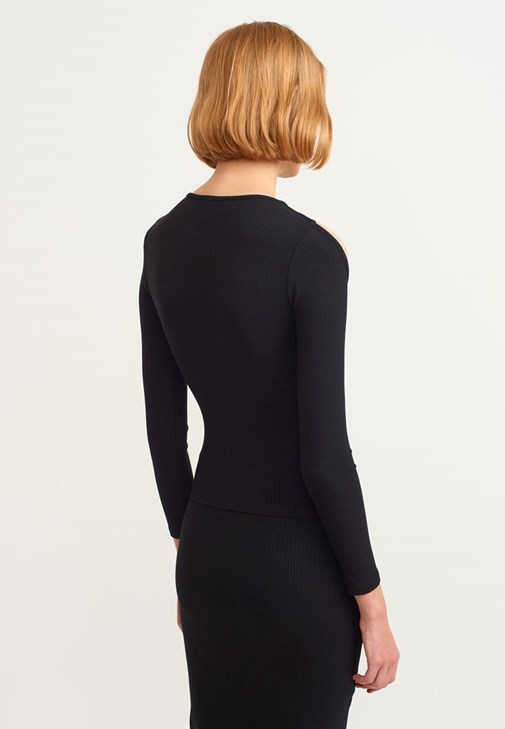 Cut-Out Detaylı Tişört ve Yırtmaçlı Midi Boy Etek Kombini