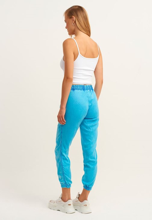 Jogger Pantolon ve Seamless Crop Top Kombini