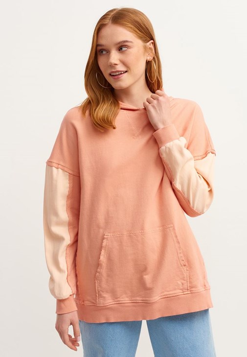 Oversize Sweatshirt ve Wide-Leg Denim Kombini 