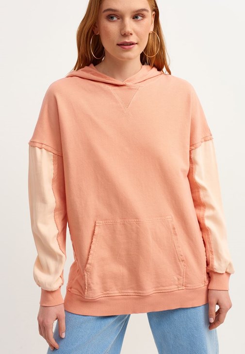 Oversize Sweatshirt ve Wide-Leg Denim Kombini 
