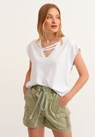 Bayan Beyaz Biye Detaylı V-Neck Tişört