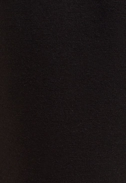 Carrot-Fit Sweat Pantolon ve Waterproof Uzun Yağmurluk Kombini