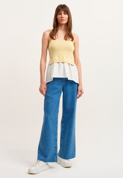 Kare Yaka Triko Atlet ve Denim Pantolon Kombini