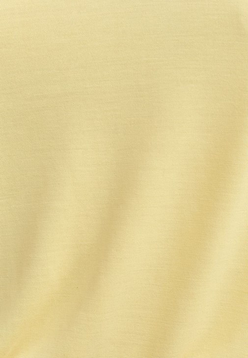 V-Neck Tişört Ve Dar Paça Pantolon Kombini