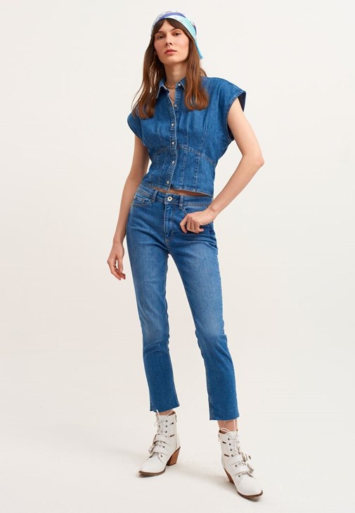 Balon Kollu Triko ve Slim-Fit Denim Pantolon Kombini