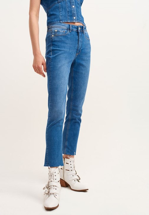 Balon Kollu Triko ve Slim-Fit Denim Pantolon Kombini