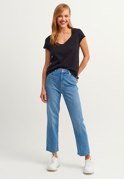 Tişört ve Denim Pantolon Kombini