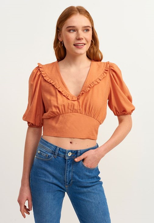 Fırfırlı Crop Bluz ve Denim Pantolon Kombini