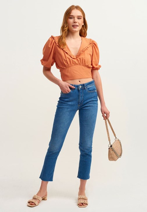 Fırfırlı Crop Bluz ve Denim Pantolon Kombini