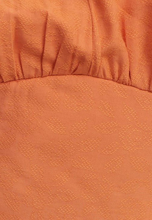 Fırfırlı Crop Bluz ve Denim Pantolon Kombini