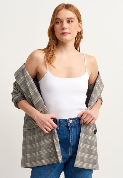 Casual Kare Yaka Atlet ve Mom-Fit Jean Pantolon Kombini